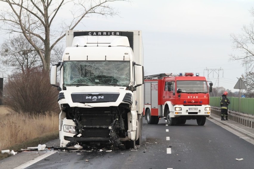 Wypadek autobusu Polbus. Wjechała w niego ciężarówka