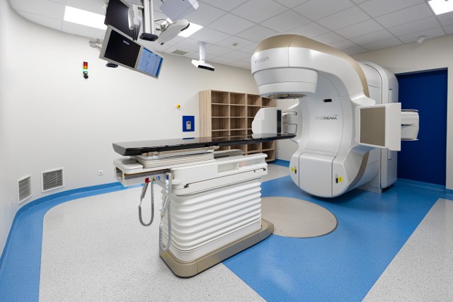 Najnowszej generacji akcelerator TrueBeam o wartości blisko 12,5 mln zł został zainstalowany w oddziale klinicznym radioterapii Zachodniopomorskiego Centrum Onkologii w Szczecinie.