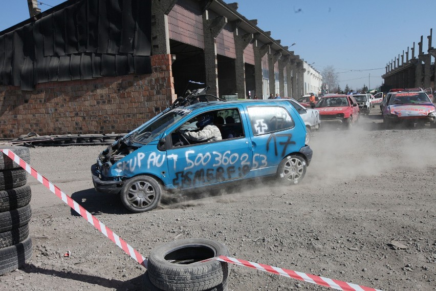 Destruction Derby Krk: wyścigi samochodowe w Krakowie [ZDJĘCIA]