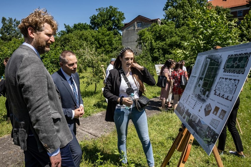 Studenckie pomysły na ogrody karmelitów, z parkingiem pod dziedzińcem [ZDJĘCIA]