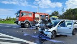 Wypadek pod Chełmżą. W Grzywnie na DK 91 zderzyły się dwa samochody osobowe. Jeden kierowca w szpitalu