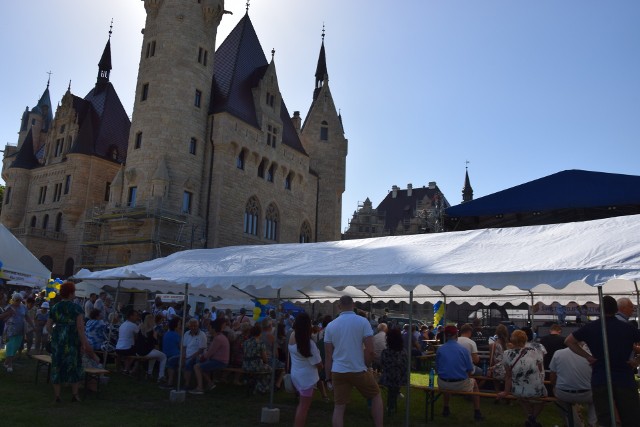 Liczba ludzi uczestniczących w wydarzeniach kulturalnych po okresie pandemii powoli odbudowuje się.