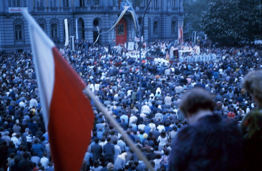 40 lat temu sądeczanie modlili się o ocalenie Jana Pawła II. Te zdjecia publikowane są po raz pierwszy