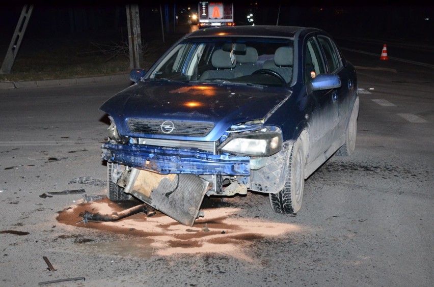 Wypadek w Wyszkowie. Zderzenie dwóch aut na skrzyżowaniu Pułtuskiej i Granicznej. 8.03.2021. Zdjęcia