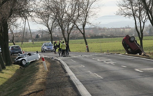 Śmiertelny wypadek na wyjeździe z Jawora. Czołowe zderzenie....