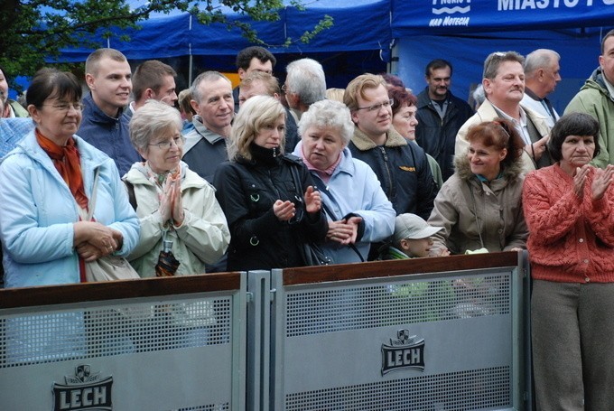 Bawili się świetnie, choć wiało i padało