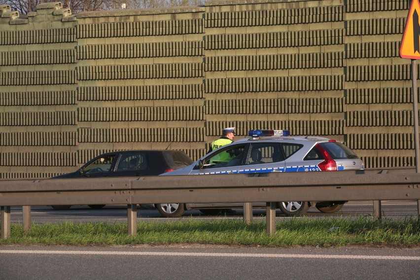 Katowice: Tir blokował jezdnię na al. Roździeńskiego