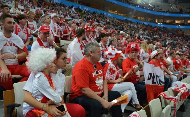 Dzisiaj trybuny w Katarze, na meczu  z Rosją, będą także biało-czerwone. Jak w poprzednich grach.