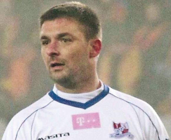 Pochodzący z Włostowa Dariusz Pietrasiak kolejny sezon spędzi na boiskach ekstraklasy. 