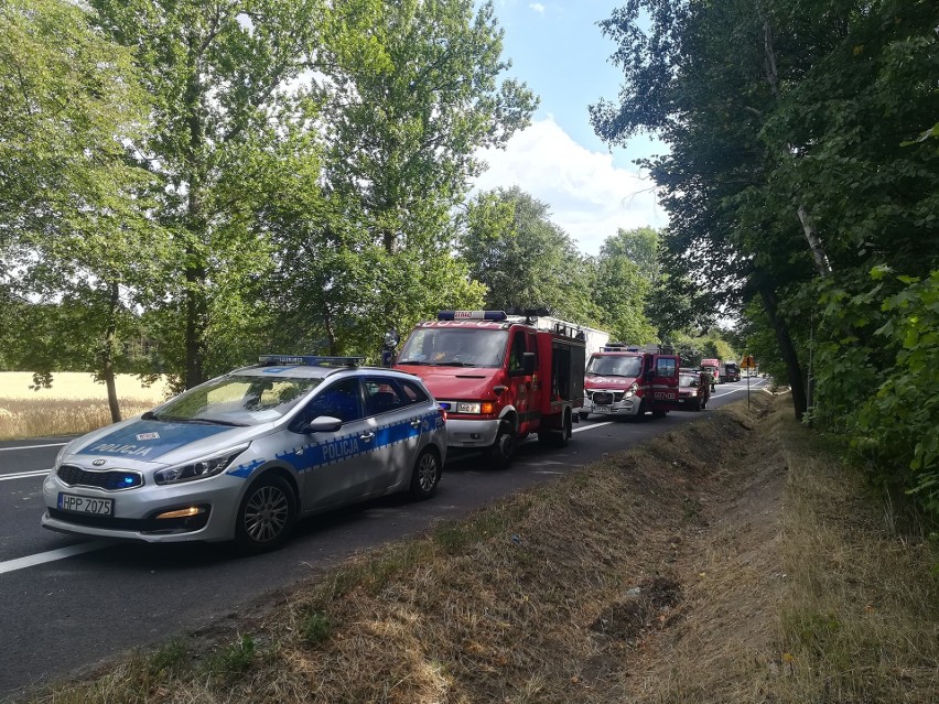 W wypadku poważnie ranni zostali 45 letni kierowca motocykla...