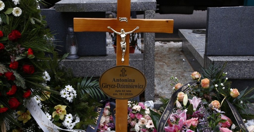 Pogrzeb Antoniny Girycz-Dzienisiewicz. Gwiazda polskich seriali spoczęła na Cmentarzu Wojskowym na Powązkach