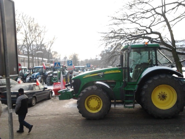 100 traktorów uczestniczy w proteście rolników w Szczecinie.