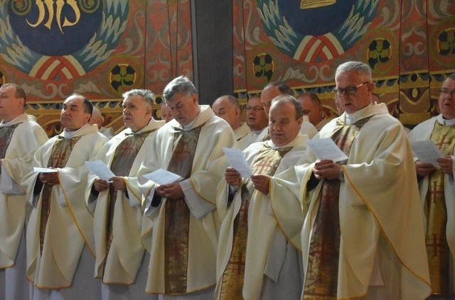 Biskup sandomierski Krzysztof Nitkiewicz w specjalnym liście apeluje do kapłanów z diecezji sandomierskiej o rozpoznawanie znaków obecnego czasu i czynienia tego, co jest słuszne w oczach Boga.