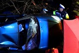 Śmiertelny wypadek pod Wrocławiem. Samochód dachował a kierowca wypadł z pojazdu