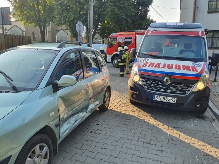 Stary Sącz. Dziecko i kobieta ucierpieli w wypadku na ul. Mickiewicza