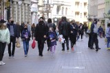 Toruńska starówka znów tętni życiem! Dużo spacerowiczów w centrum miasta i nie tylko ZDJĘCIA