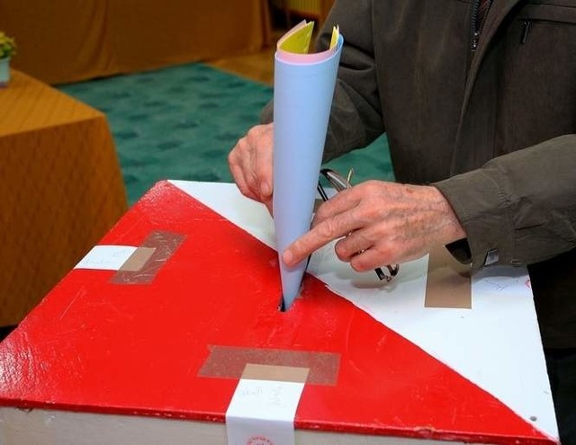 Ponowne wybory muszą się dobyć dlatego, że radny Krzysztof Kułakowski został zastępcą burmistrza