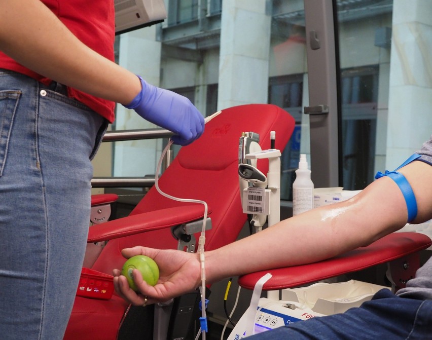 Przed Urzędem Marszałkowskim w Lublinie odbyła się akcja krwiodawstwa. Zobacz zdjęcia