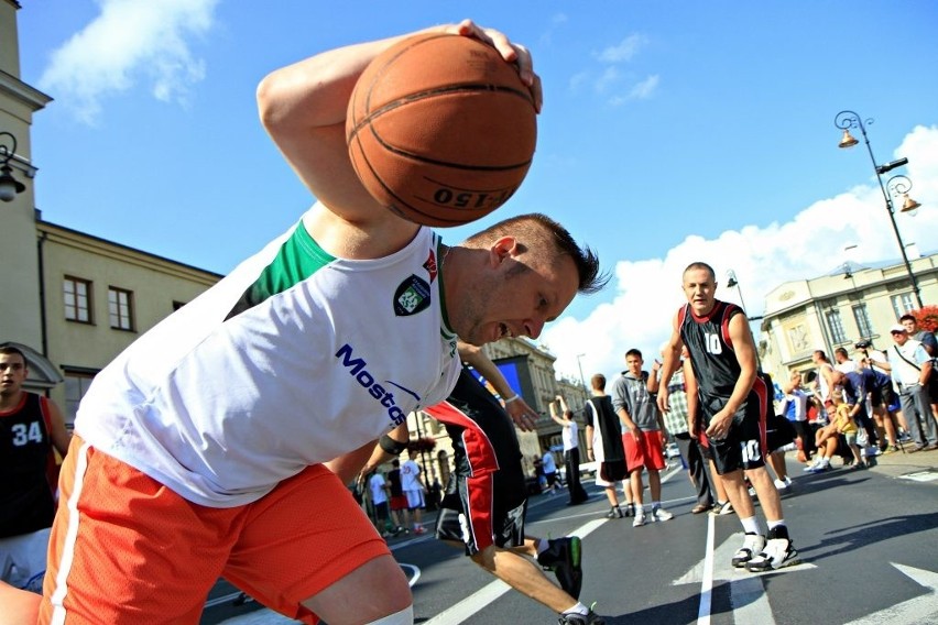 Turniej koszykówki ulicznej na Placu Litewskim (ZDJĘCIA)