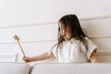 Ponad 40 proc. dziewczynek boi się wyśmiania z powodu używania zabawek dla chłopców. Międzynarodowe badania rzucają nowe światło na zabawę