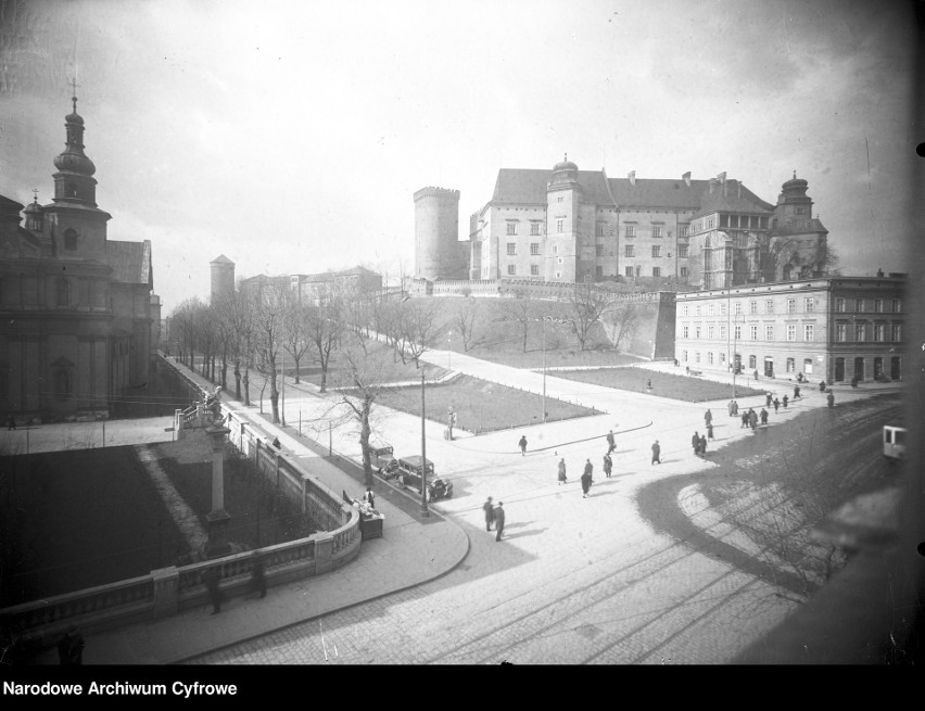 Tak na przestrzeni lat zmieniał się Wawel i jego otoczenie....