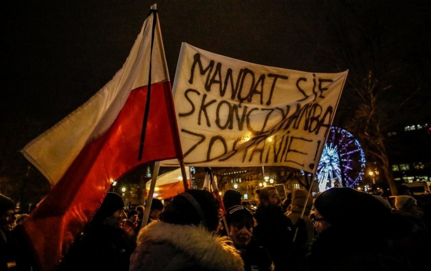 Demonstracja KOD przed biurem poselskim PiS w Gdańsku [ZDJĘCIA]