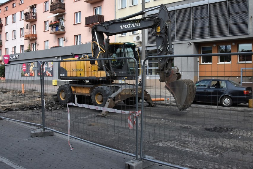 Od poniedziałku 15 lipca trwa przebudowa ulicy Oleskiej....