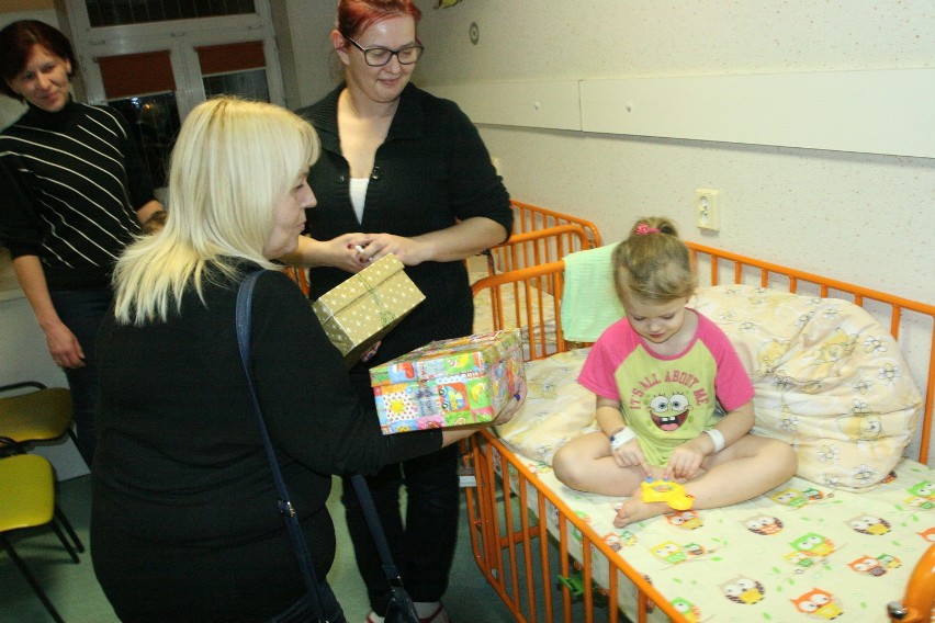 Święta w szpitalu nie były smutne dzięki prezentom [ZDJĘCIA, WIDEO]