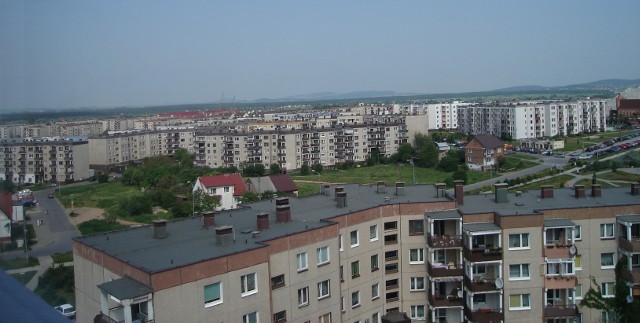 Kieleckie ŚlichowiceŚlichowice są sypialnią Kielc. Ta część miasta ma więc charakter mieszkalny. Nie ma tam zakładów pracy czy siedzib dużych firm.