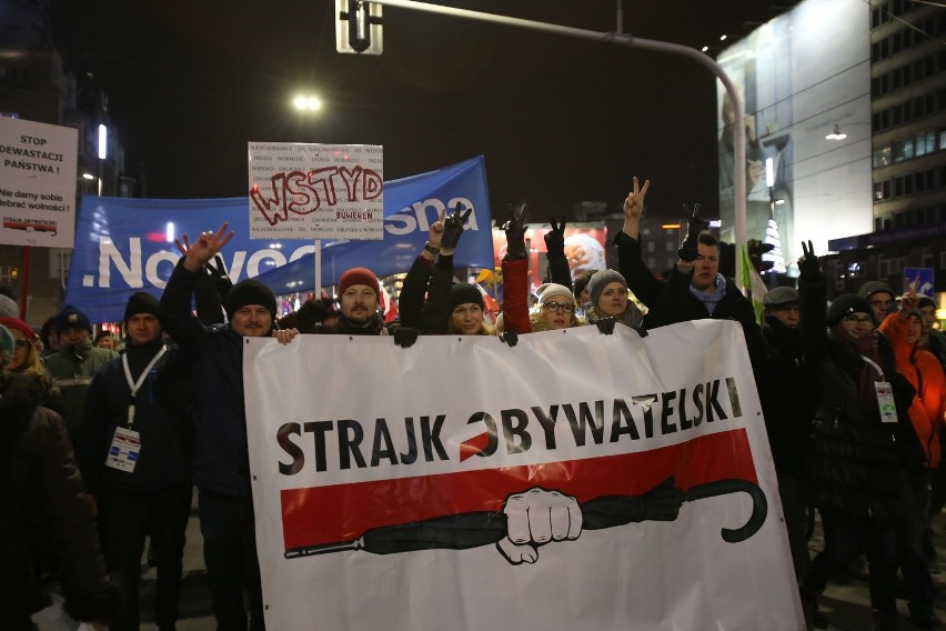 Demonstracja przeciw PiS w Katowicach 13 grudnia 2016