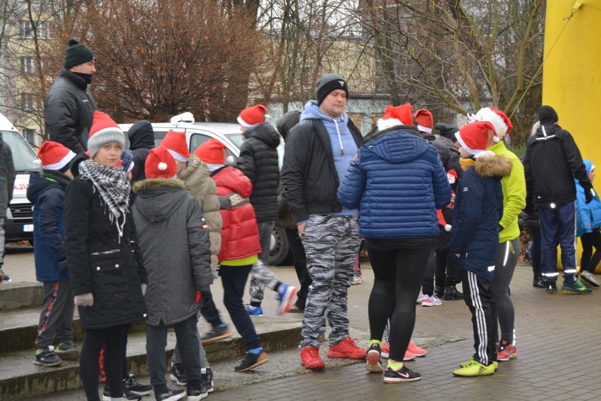 Rodzinny Bieg Mikołajkowy w Ostrołęce. Szósta edycja,...