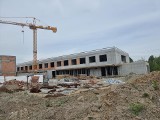 W Wieliczce powstaje nowa szkoła. Obiekt będzie gotowy później niż zakładano [ZDJĘCIA]