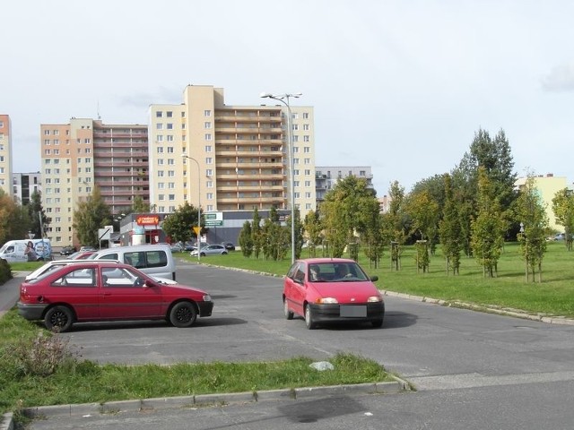 Mieszkańcy osiedla Niepodległości chcą parkingu na placu przy ul. Frąckowskiego. Urzędnicy stworzą tam park.