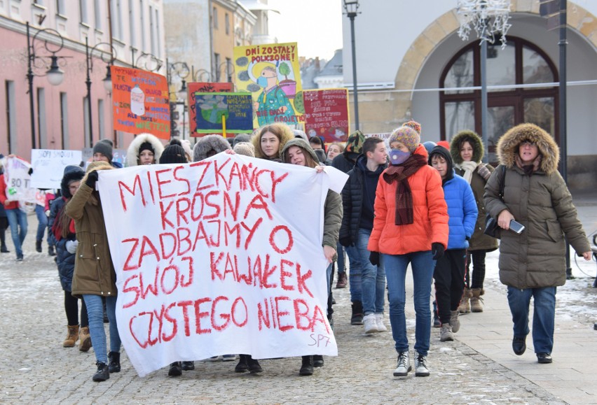 Młodzi mieszkańcy Krosna zebrali się na głównym placu...