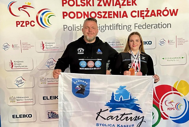 Agata Makurat z Weightlifting Kiełpino, zdobyła trzy medale na Mistrzostwach Polski w Podnoszeniu Ciężarów do lat 20.