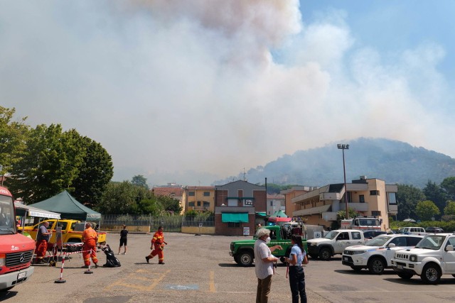 Ponad tysiąc osób ewakuowano z powodu pożaru w Toskanii