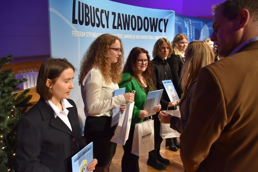 Lubuscy Zawodowcy - uroczystość wręczenia stypendiów uczniom...