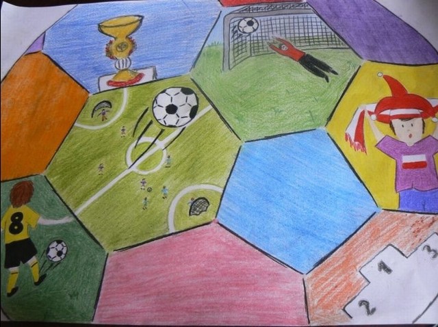 Praca konkursowa wykonana przez uczniów to rysunek piłki przedstawiają różne sytuacje rodem ze stadionów