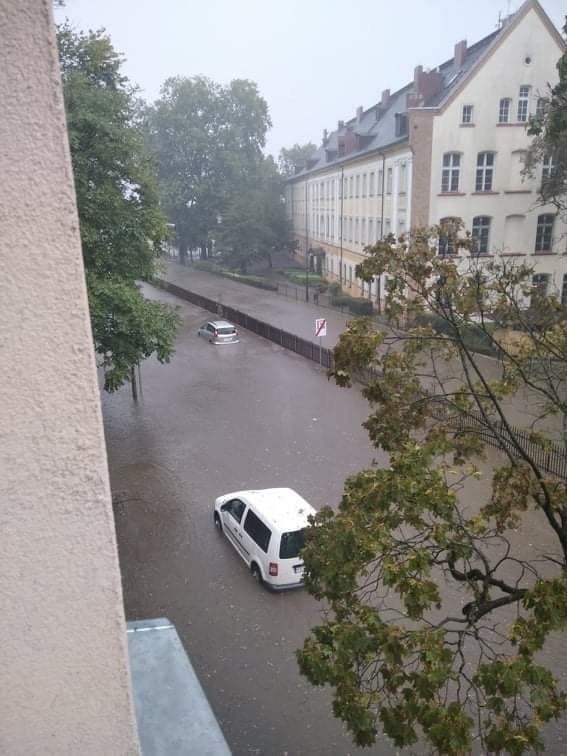 Miesięczna średnia opadów to w Gorzowie 35 littrów/mkw. W...