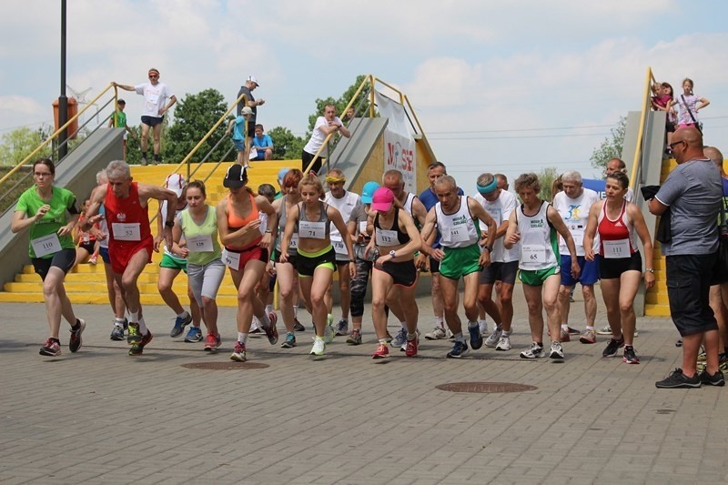 W Piekarach Śląskich biegacze rywalizowali przy pięknej...