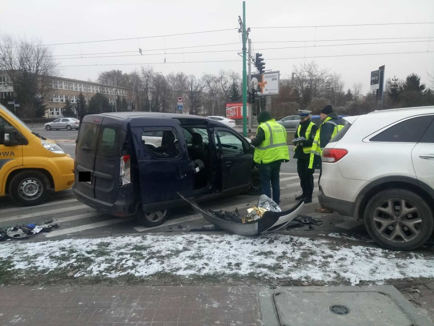 Wypadek spowodował też utrudnienia w ruchu tramwajów. Jak...