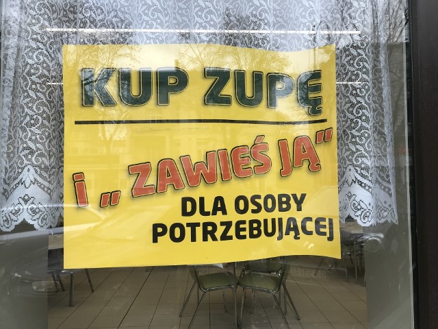 W ostatnich latach "Poranek" wydał blisko 40 tysięcy zup, które kosztowały ponad 77 tysięcy złotych. W tym roku, ze względu na epidemię i wprowadzone obostrzenia, słupszczanie zostawiają znacznie mniej pieniędzy na posiłki dla potrzebujących