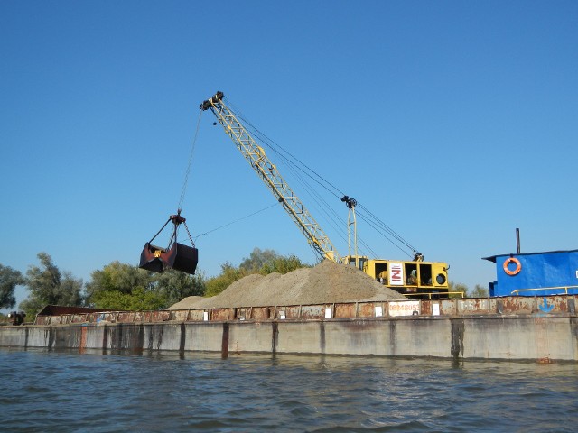Na kujawsko-pomorskim odcinku Wisły dzieje się niewiele - wydobywa się trochę piasku, rzadko przepływa barka... Plany przewidują  budowę stopnia wodnego w Siarzewie, ale nikt nie wie czy zostaną sfinalizowane