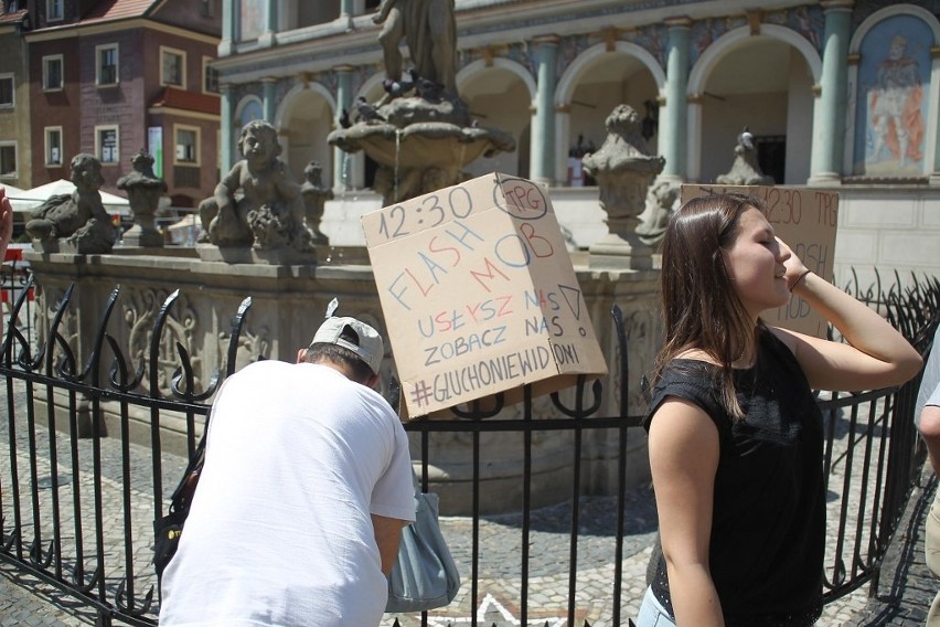 Flash mob głuchoniemych na Starym Rynku