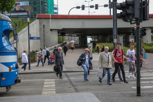 07.05.2016 krakow   rondo mogilskie wylaczona sygnalizacji przejsci e piesi tramwajfot anna kaczmarz  / dziennik polski / polska press