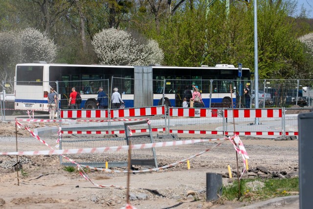 Prace przy budowie buspasów na ul. Gdańskiej posuwają się do przodu. Ich zakończenie planowane jest na połowę tego roku.