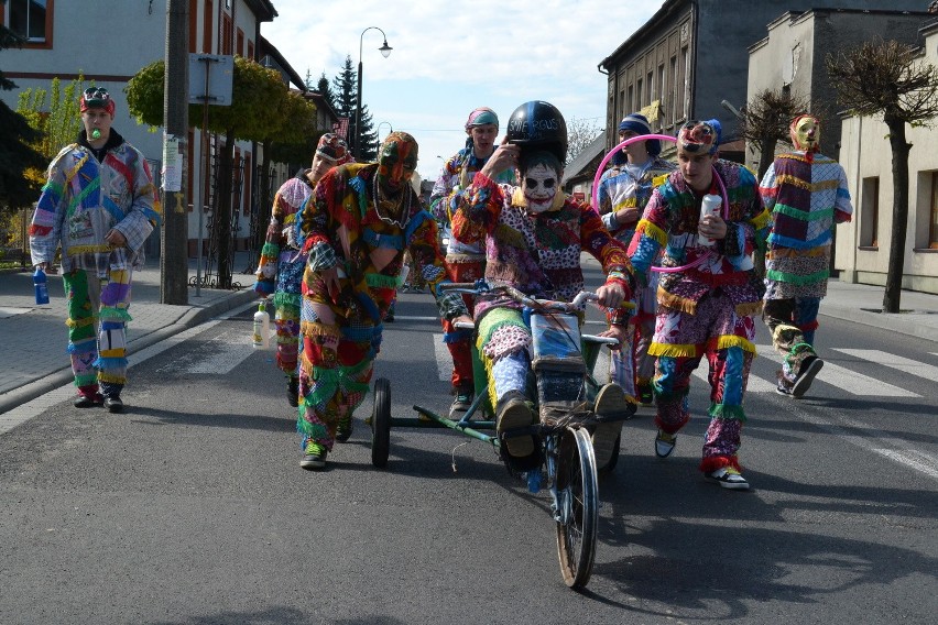 Wilamowskie śmiergusty 2014, czyli leją od samego rana