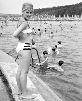 Lata 60, czyli moda na polskich plażach. Szał bikini. Panie chciały być jak  Brigitte Bardot! | Dziennik Zachodni