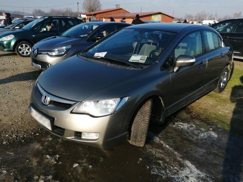 Spośród około 300 samochodów mogą wybierać dzisiaj klienci giełdy w Rzeszowie