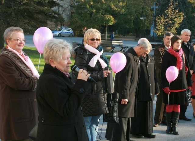 O tym, że rak piersi, to nie koniec świata co roku przekonuje Danuta Krajewska, lekarz chirurg z Poradni Chorób Piersi szpitala przy Tochtermana.